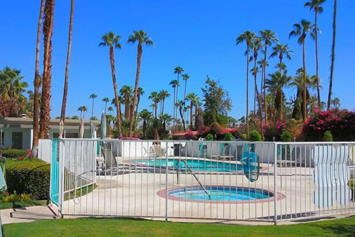 Hotel Pool