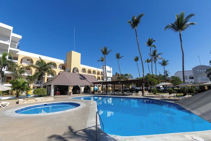 Hotel with Pool