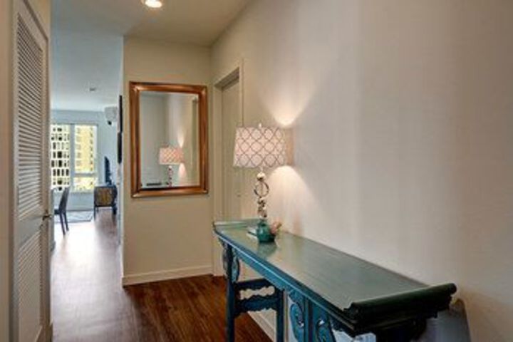 Room 9 of 16