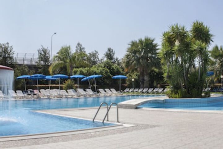 Pool 14 of 40