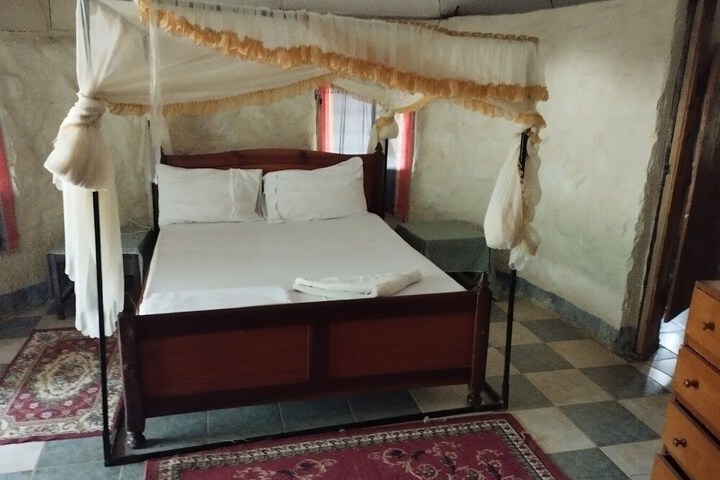 Room 6 of 23
