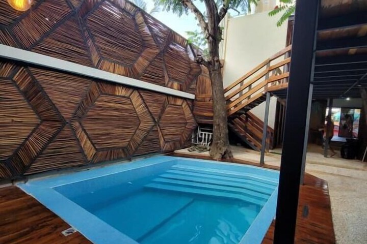 Pool 16 of 35
