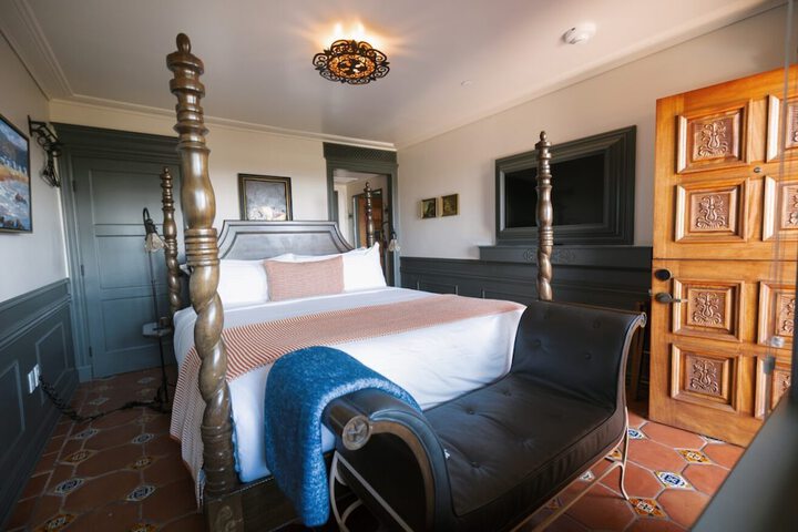 Room 21 of 105