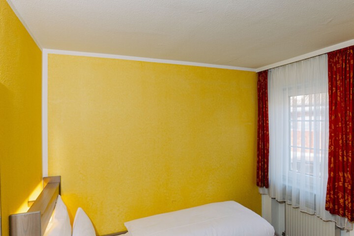 Room 14 of 28