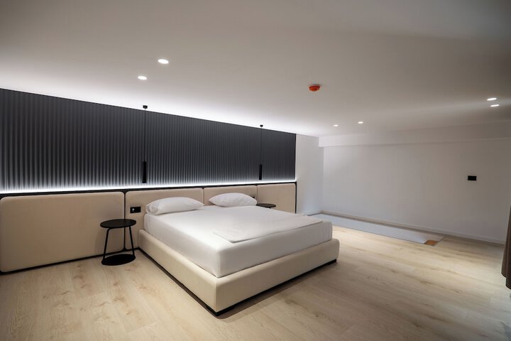 Room 67 of 100