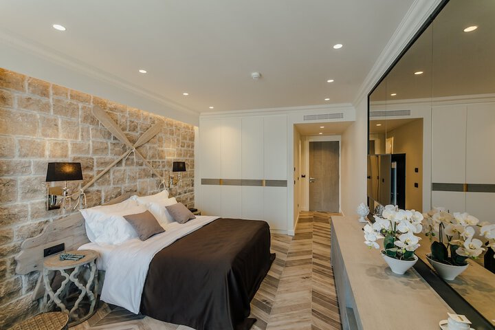 Room 8 of 52