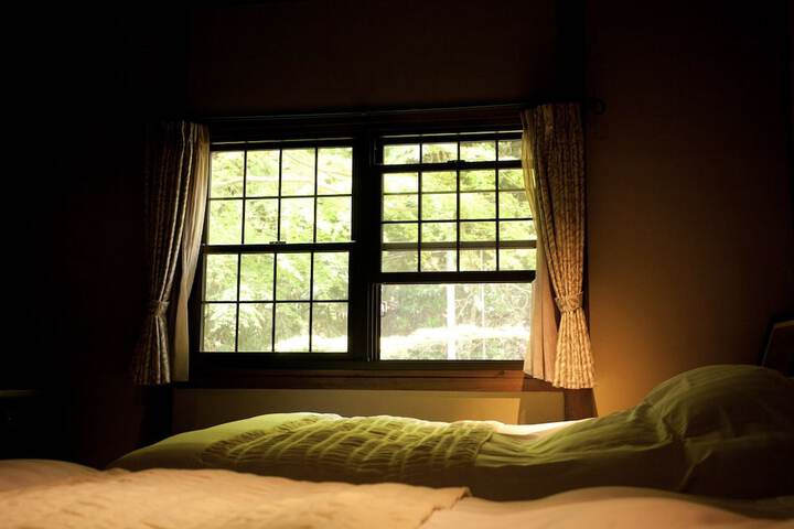 Room 6 of 75