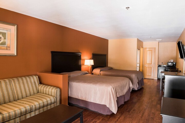 1 King Bed Suite (5 of 6)