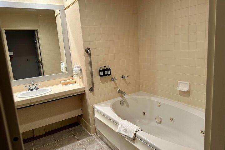 Room 53 of 80