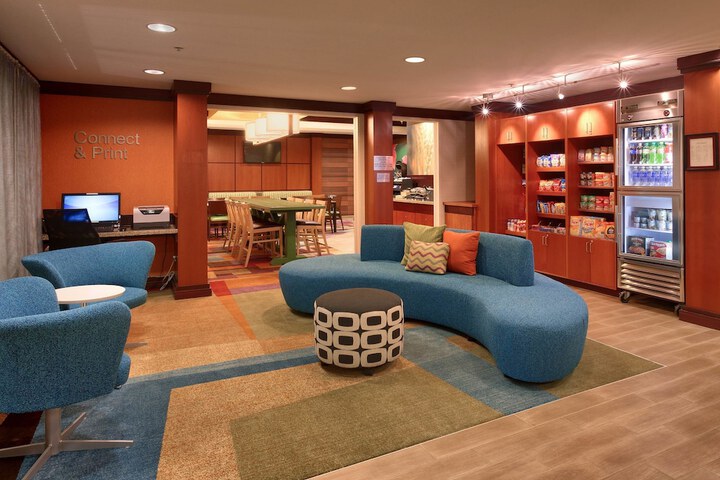 Business Center 26 of 29