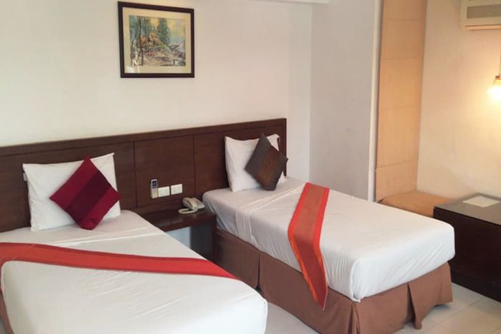 Room 6 of 32
