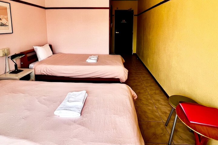 Room 30 of 99