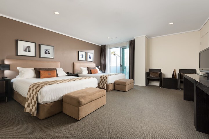 Room 5 of 32