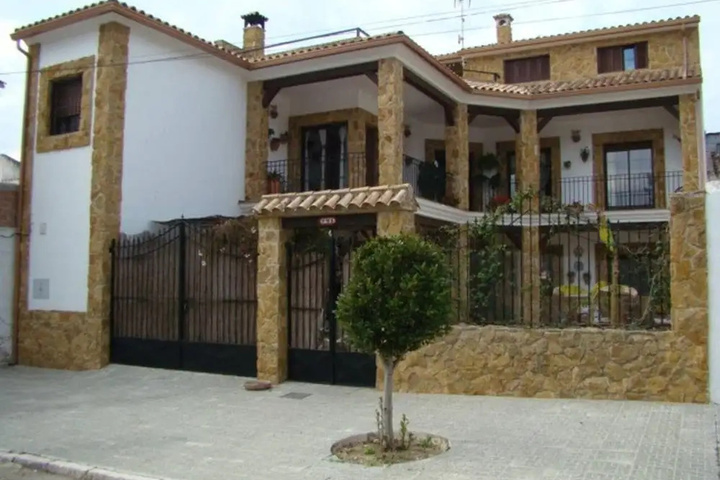 House With 3 Bedrooms in Cordobilla With Wonderful Lake View, Private Pool, Enclosed Garden