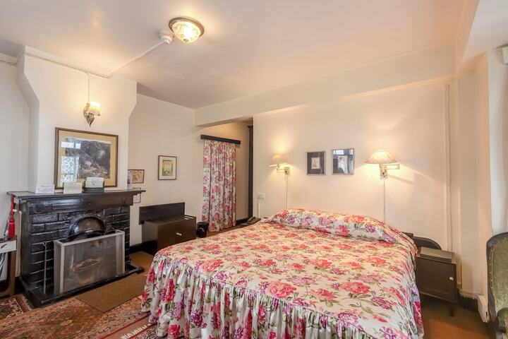 Room 4 of 52
