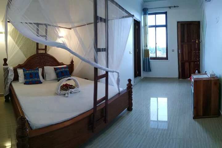 Room 8 of 135