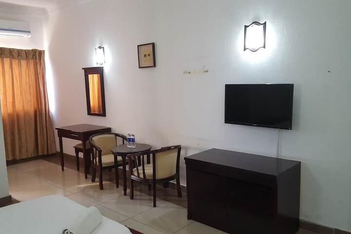Room 7 of 32