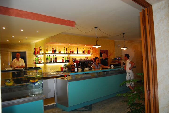 Lounge 79 of 161