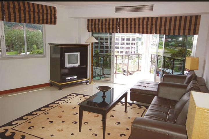 Room 17 of 28