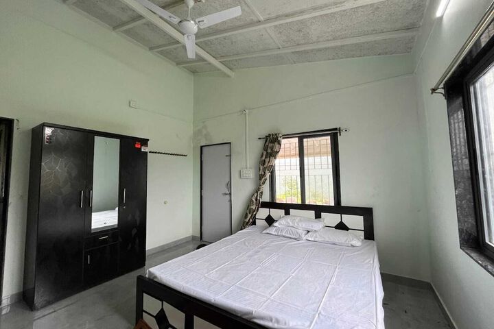 Room 6 of 18