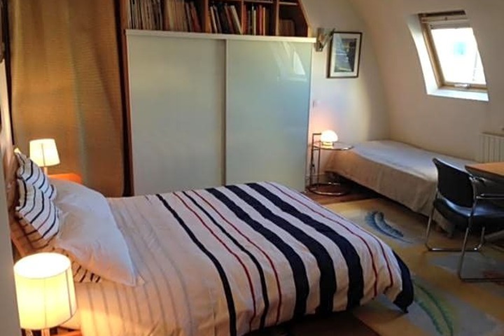 Room 2 of 9