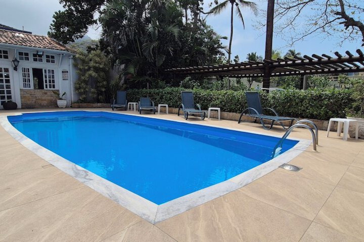 Pool 25 of 40