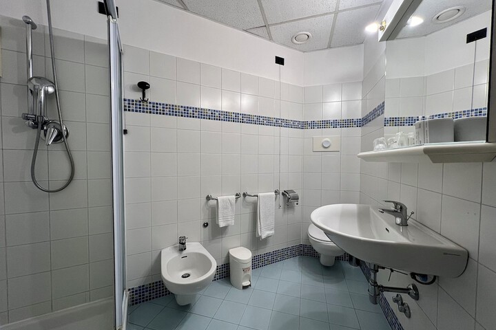 Room 40 of 65