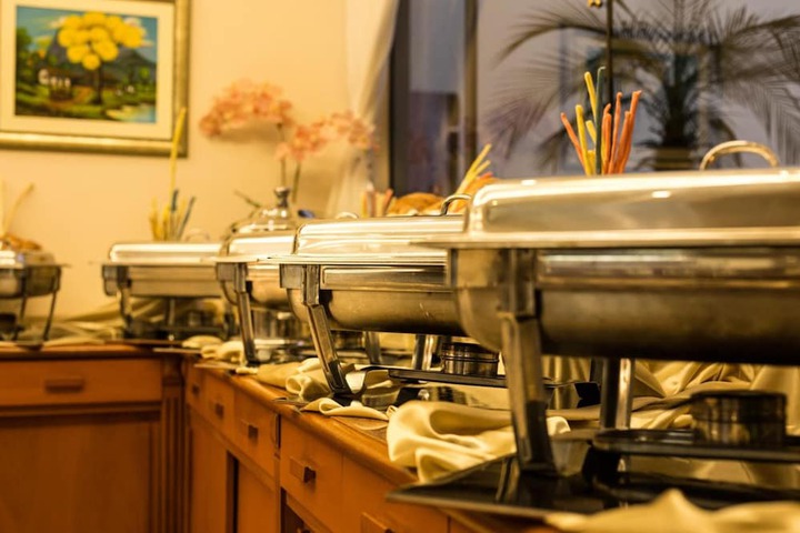 Dining 42 of 52