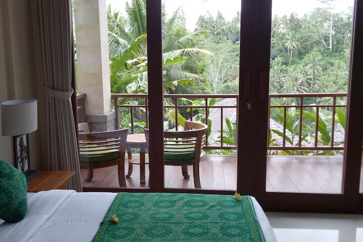 Room 6 of 135