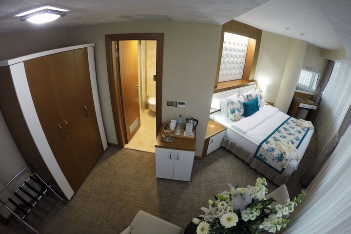Room 6 of 38