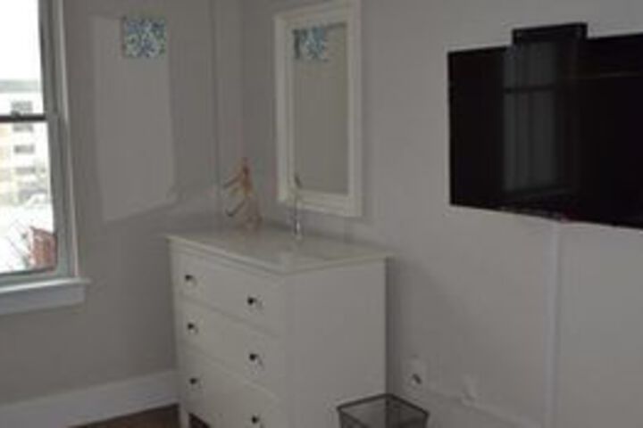 Room 11 of 48