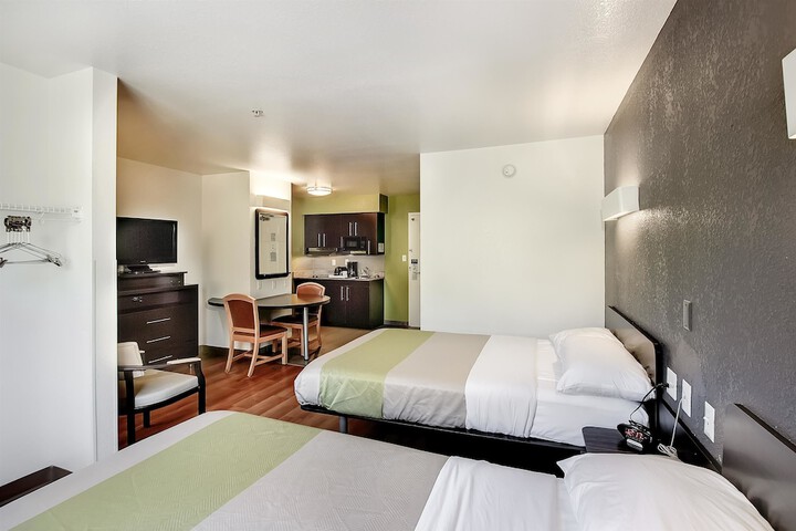 1 Queen Bed (8 of 12)