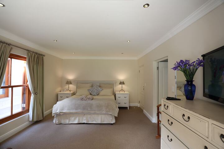 Room 5 of 40