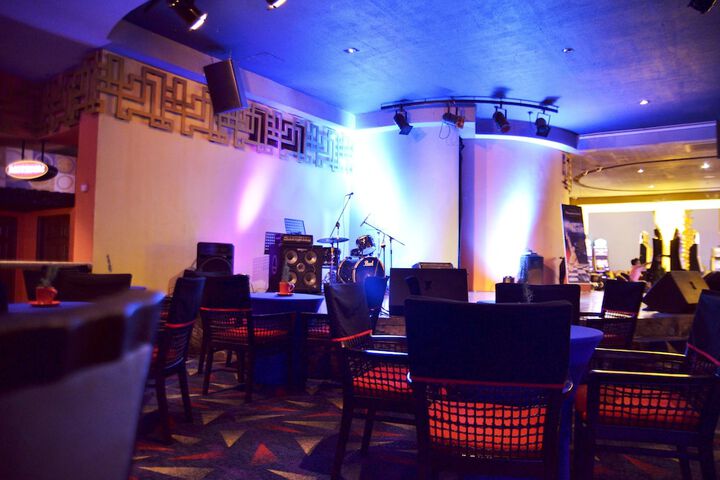 Lounge 124 of 161