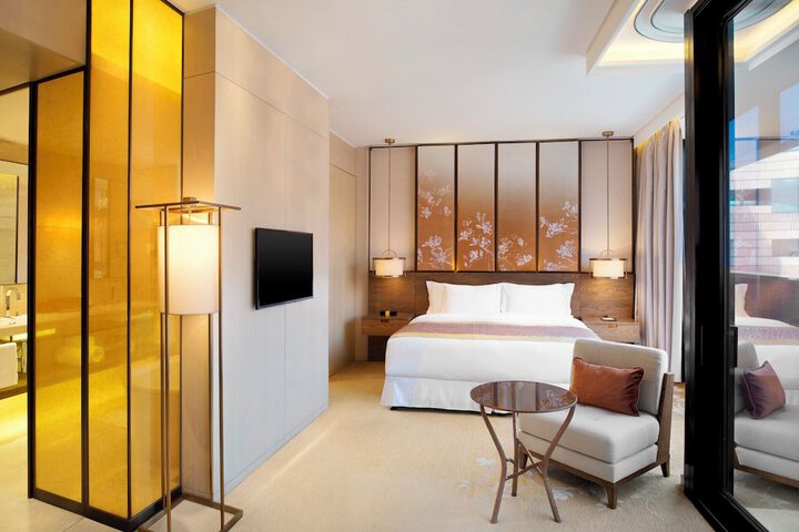 Room 27 of 81