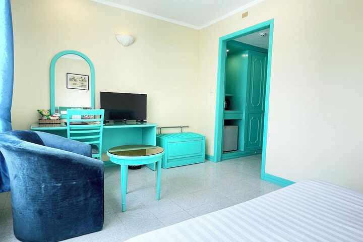 Room 5 of 30
