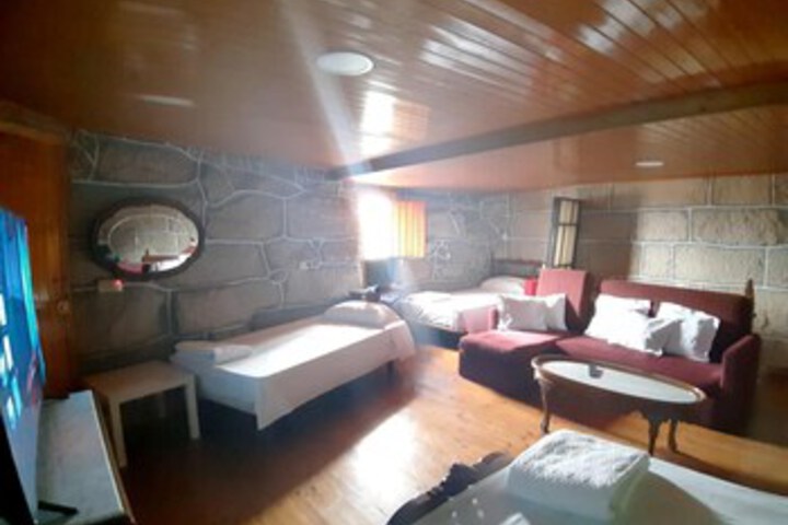 Room 196 of 244