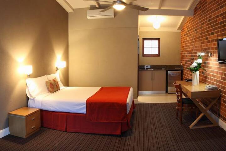 Room 5 of 32