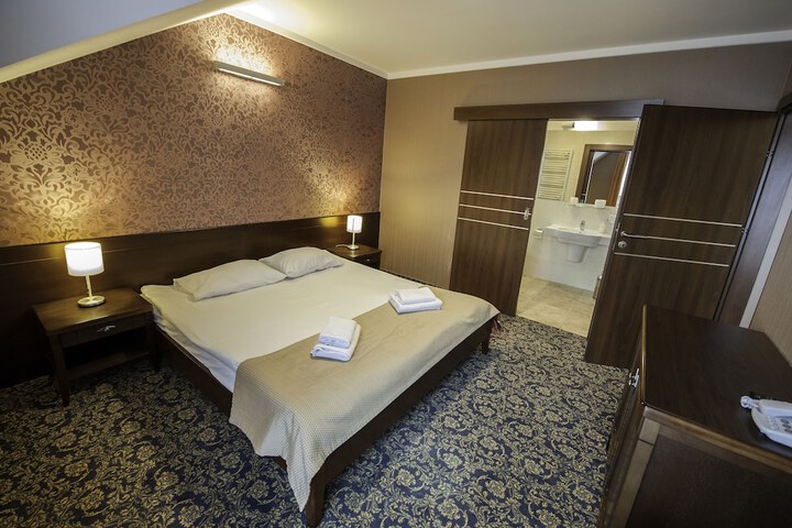 Room 7 of 37