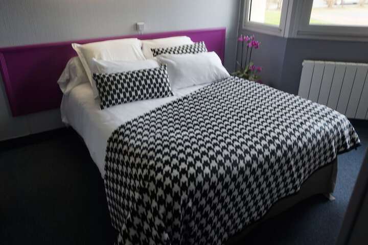 Room 9 of 30