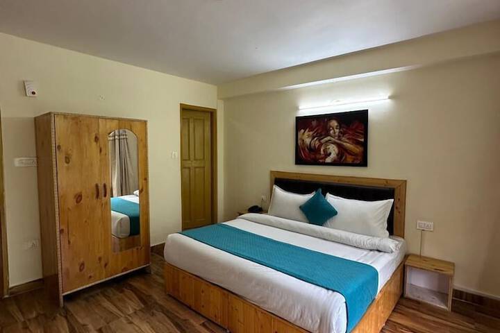 Room 12 of 28