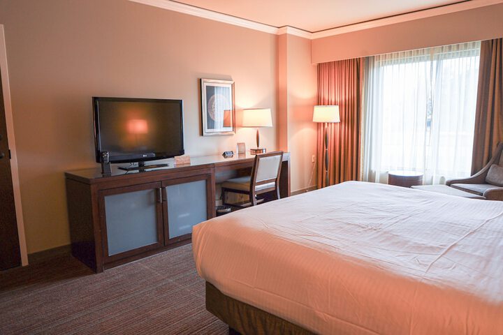 1 King Bed (8 of 8)
