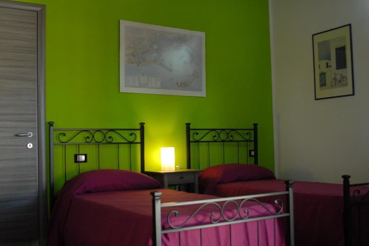 Room 6 of 16
