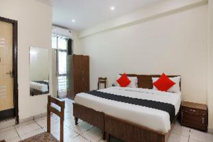 Room 2 of 3