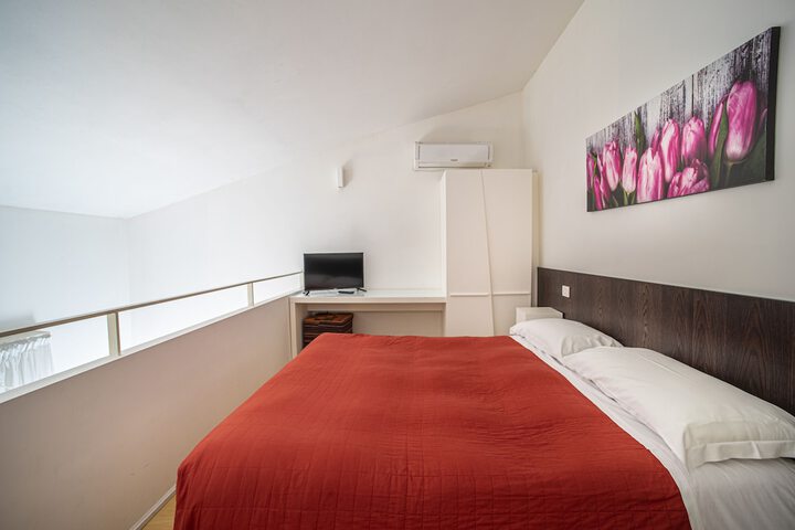 Room 19 of 49