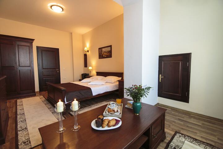 Room 43 of 90
