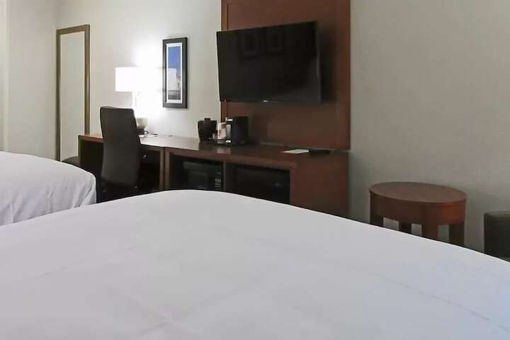 2 Queen Beds (4 of 7)