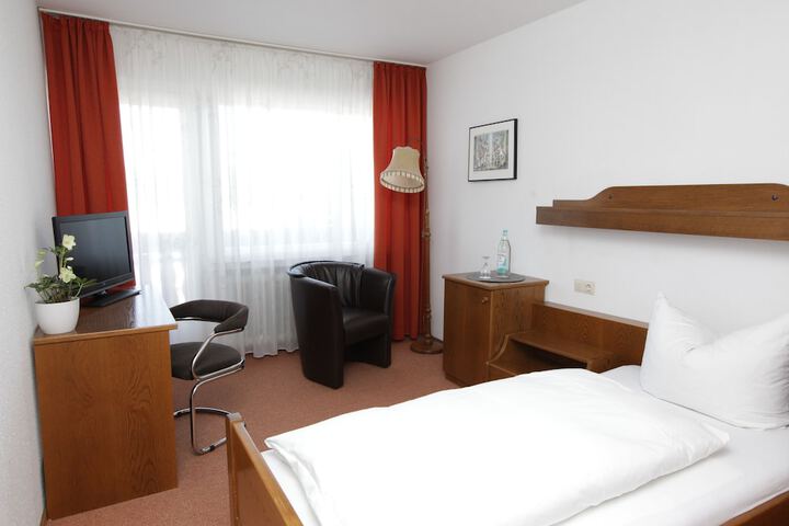 Room 9 of 41
