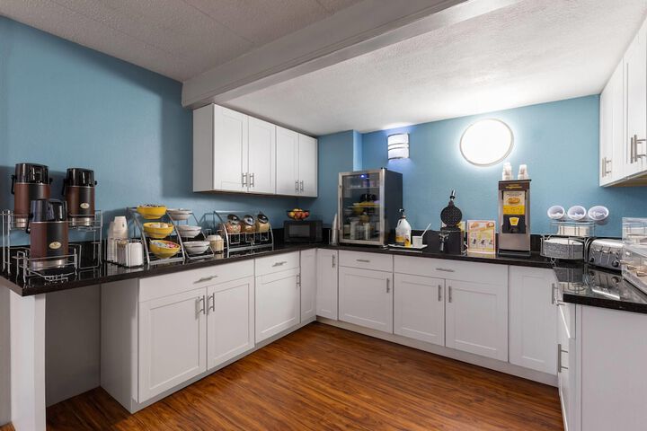 Breakfast/Coffee Service 24 of 30