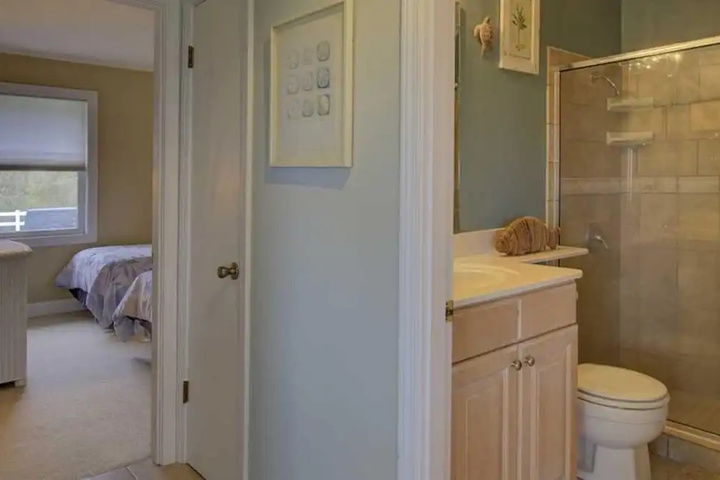 Room 7 of 11